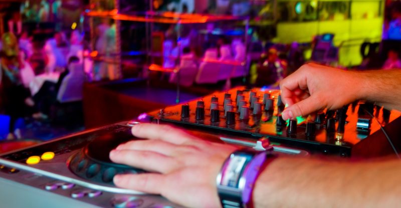 Enhance Chicago Parties and Celebrations With a Special Events DJ