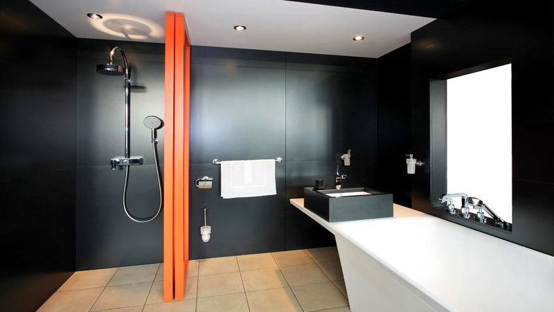 Discover the Beauty & Practical Benefits of Custom Framed Shower Doors